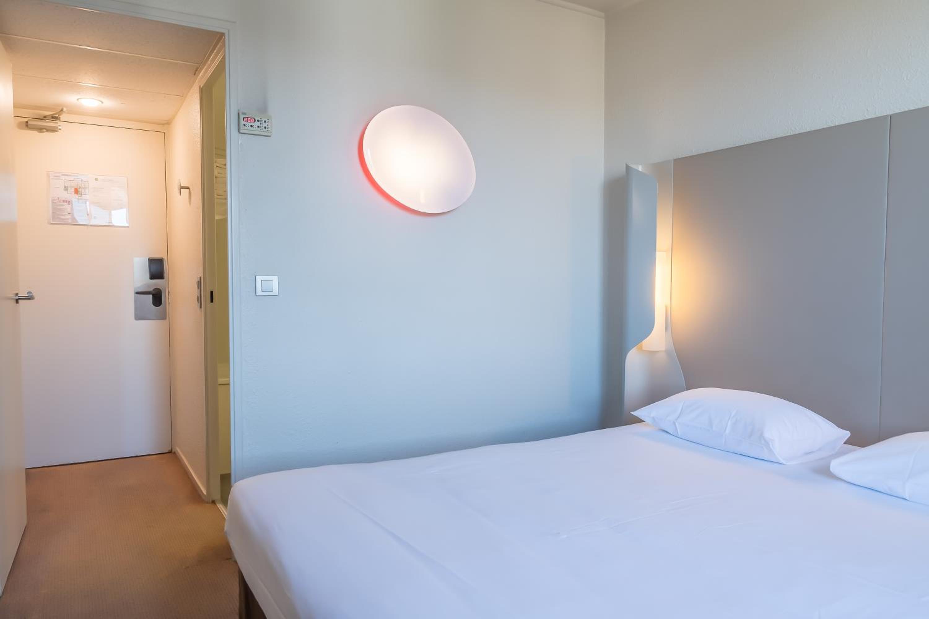 Next Generation, Double Bed، CAMPANILE NOGENT SUR MARNE 4/10