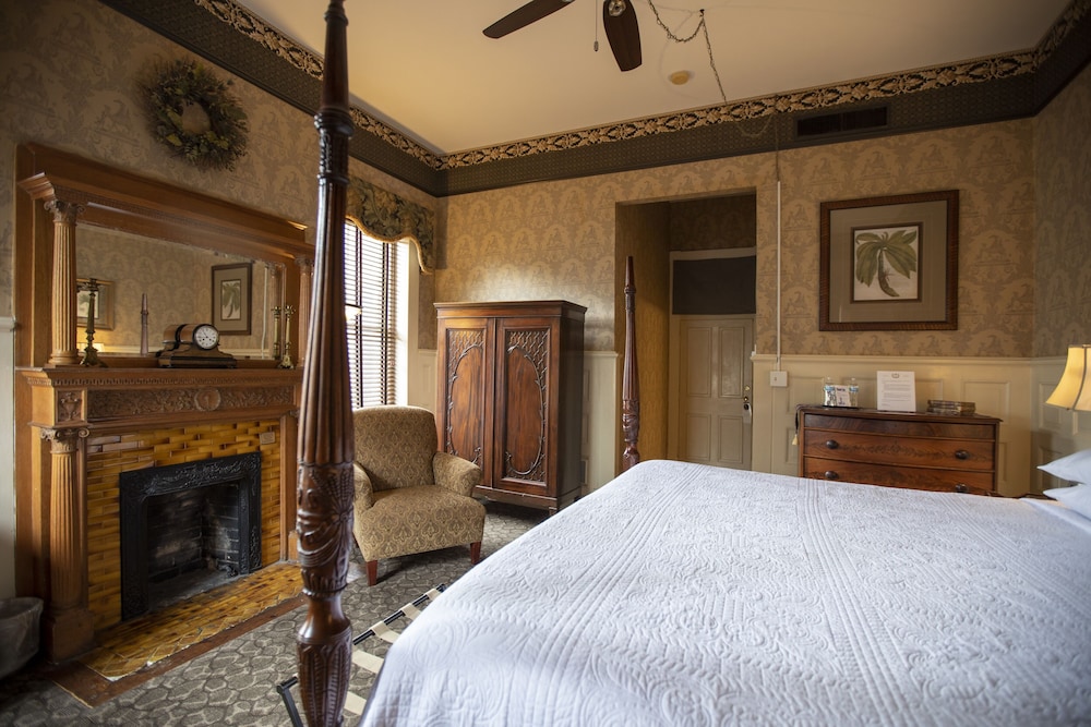 Foley House Inn 39/75