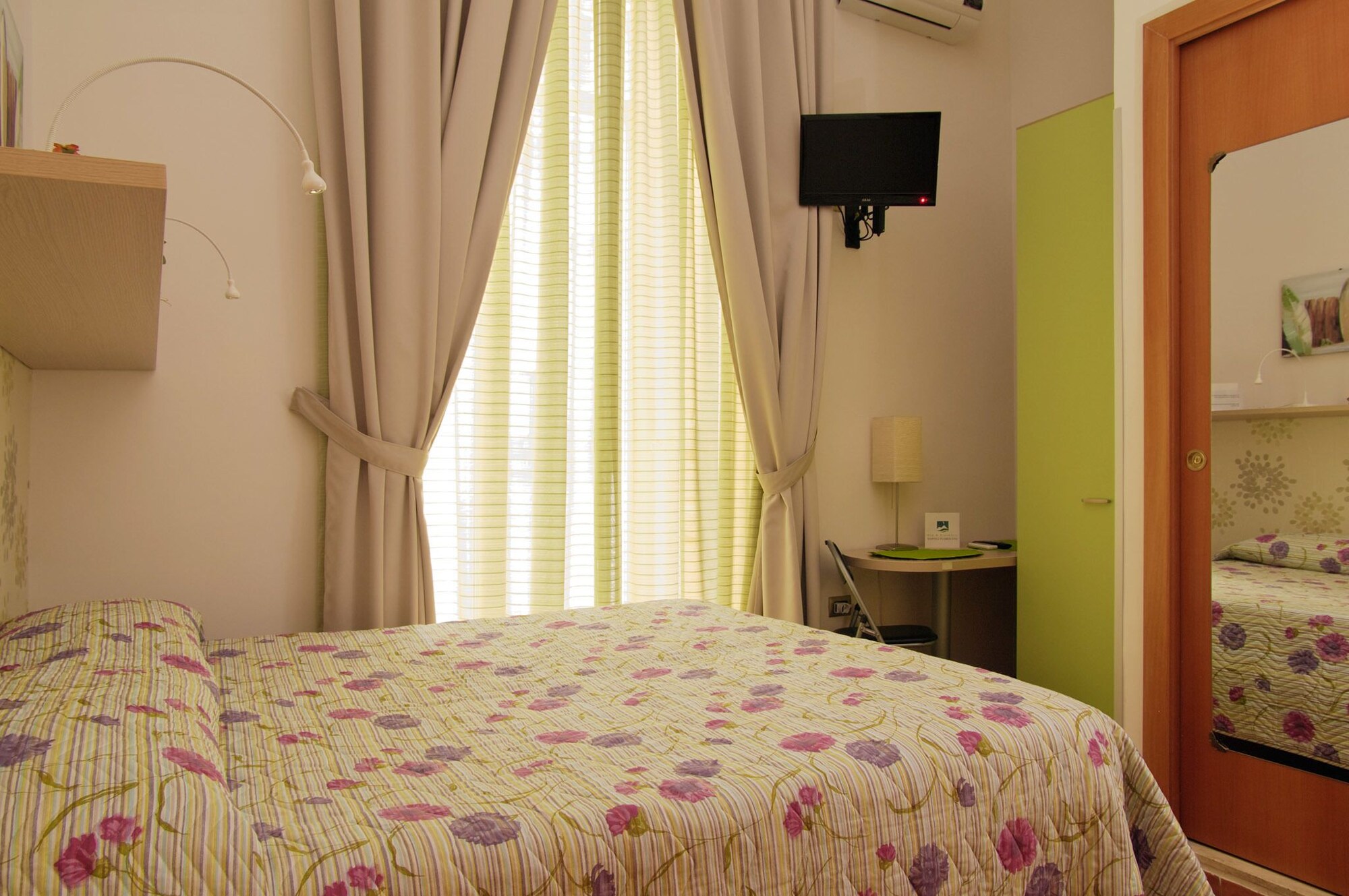 ECONOMY, LARGE SINGLE BED, CITY VIEW