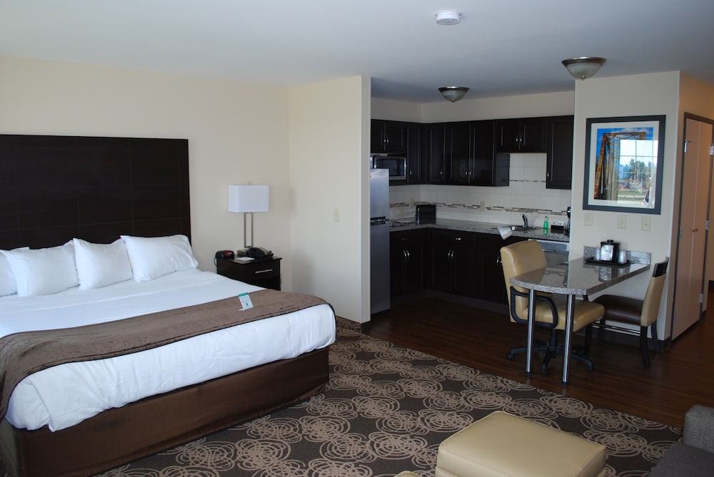 Landmark Suites 15/50