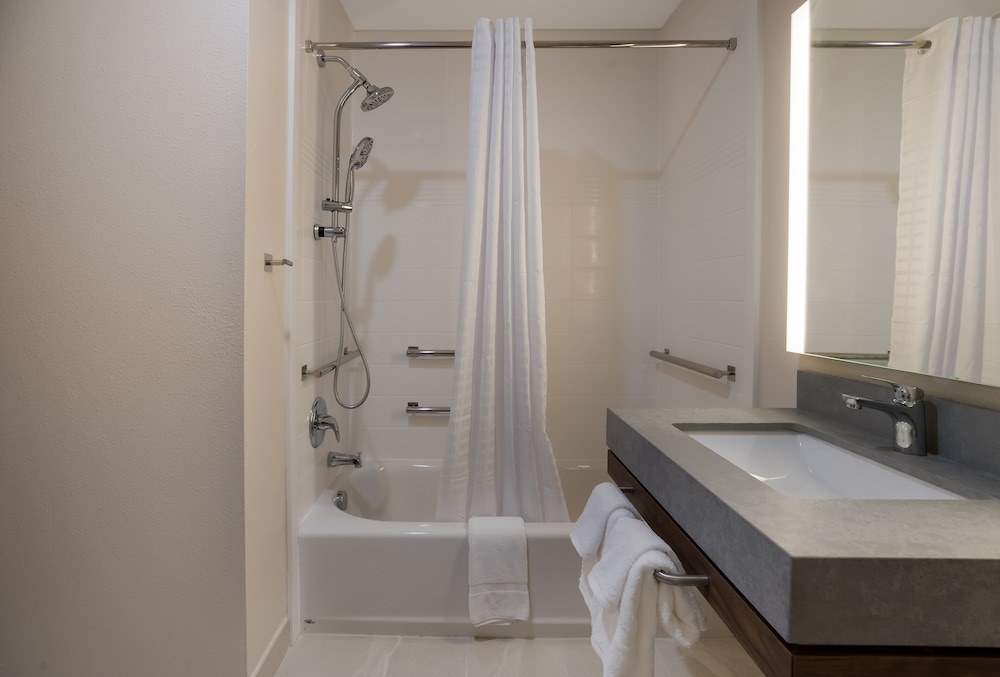 Candlewood Suites Lafayette- River Ranch 57/58