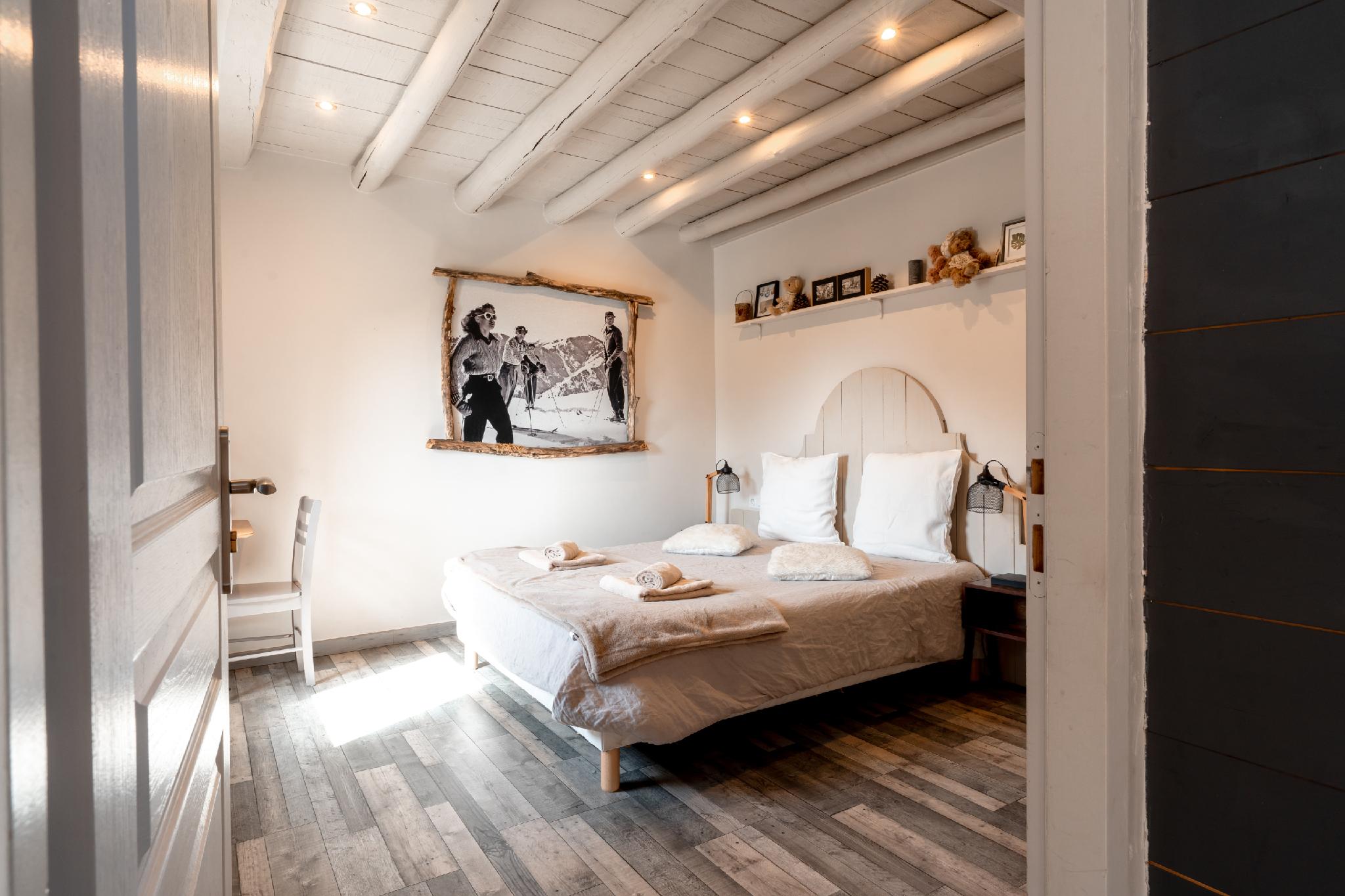 Room, Double Bed, Mountain View