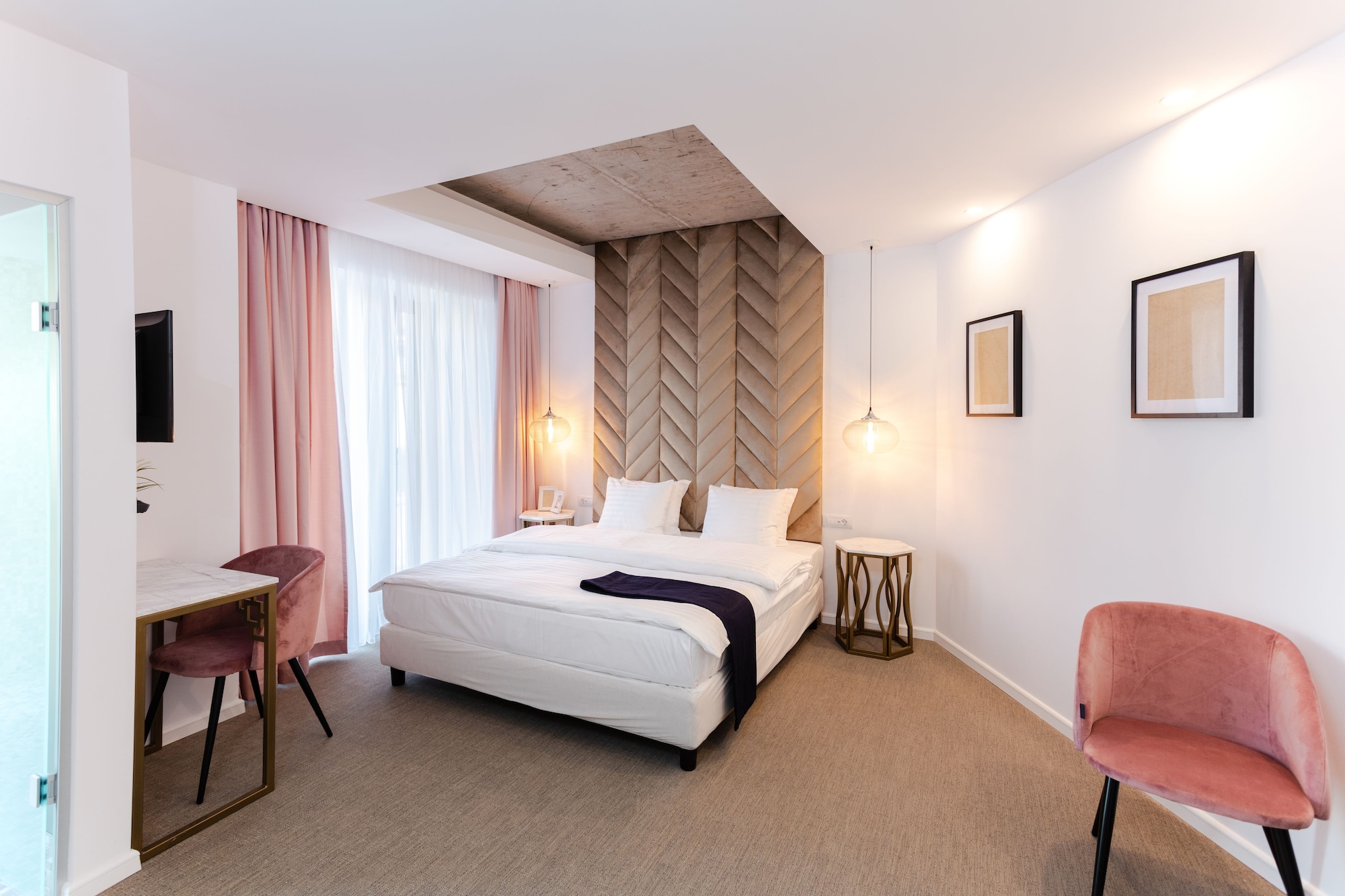 DELUXE, DOUBLE BED, BALCONY