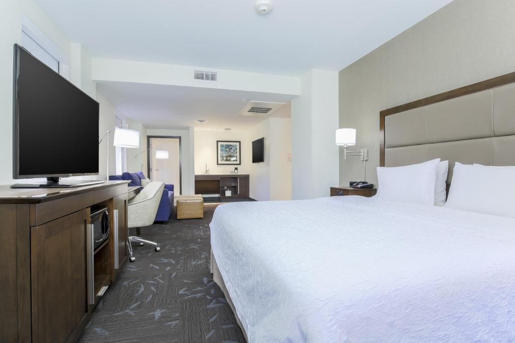 PREMIUM, STUDIO, KING BED, ACCESSIBLE