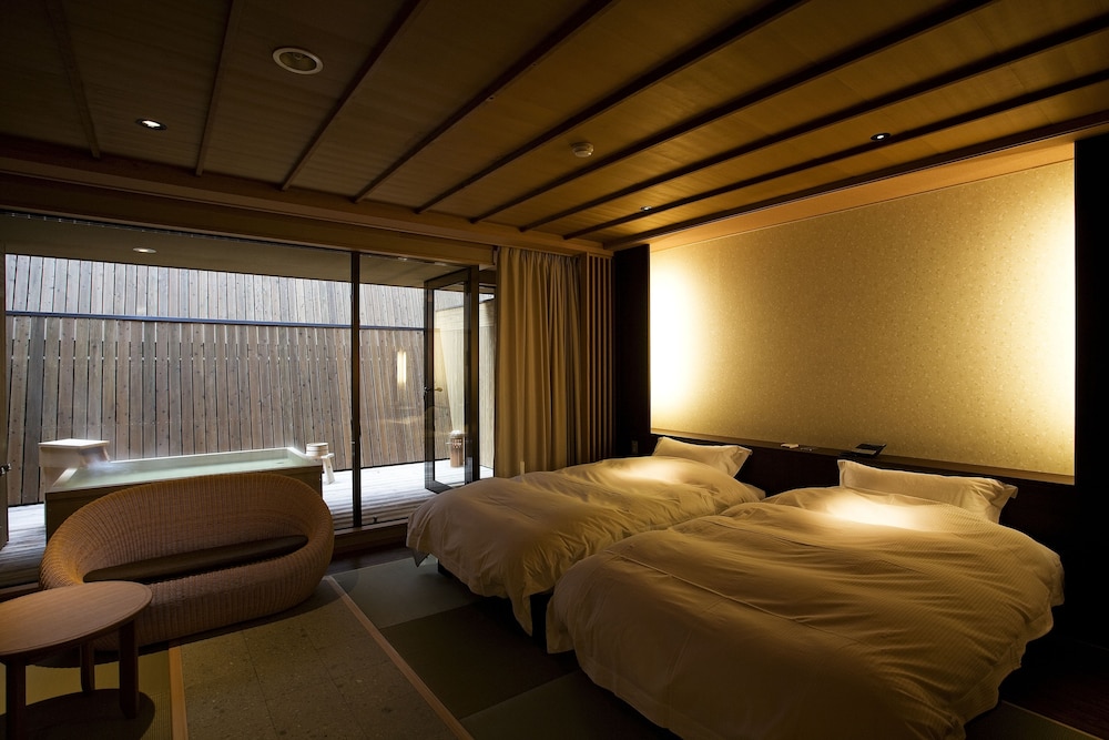 Room, Twin Beds, Outdoor Bath