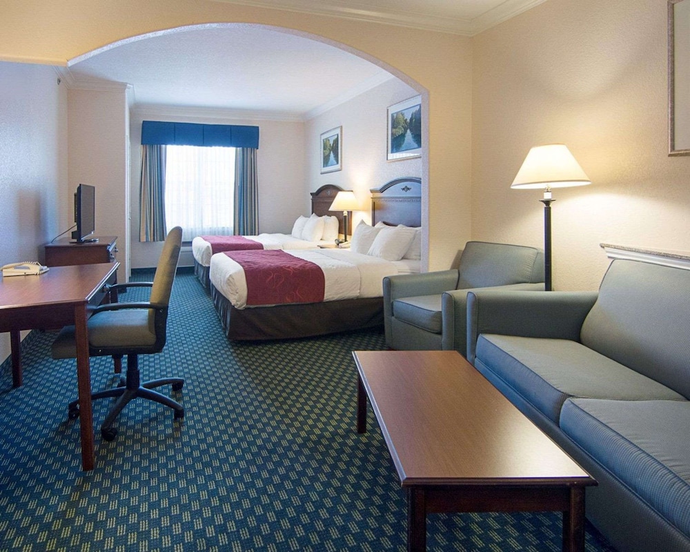 Comfort Suites Tomball Medical Center, TX 43/57
