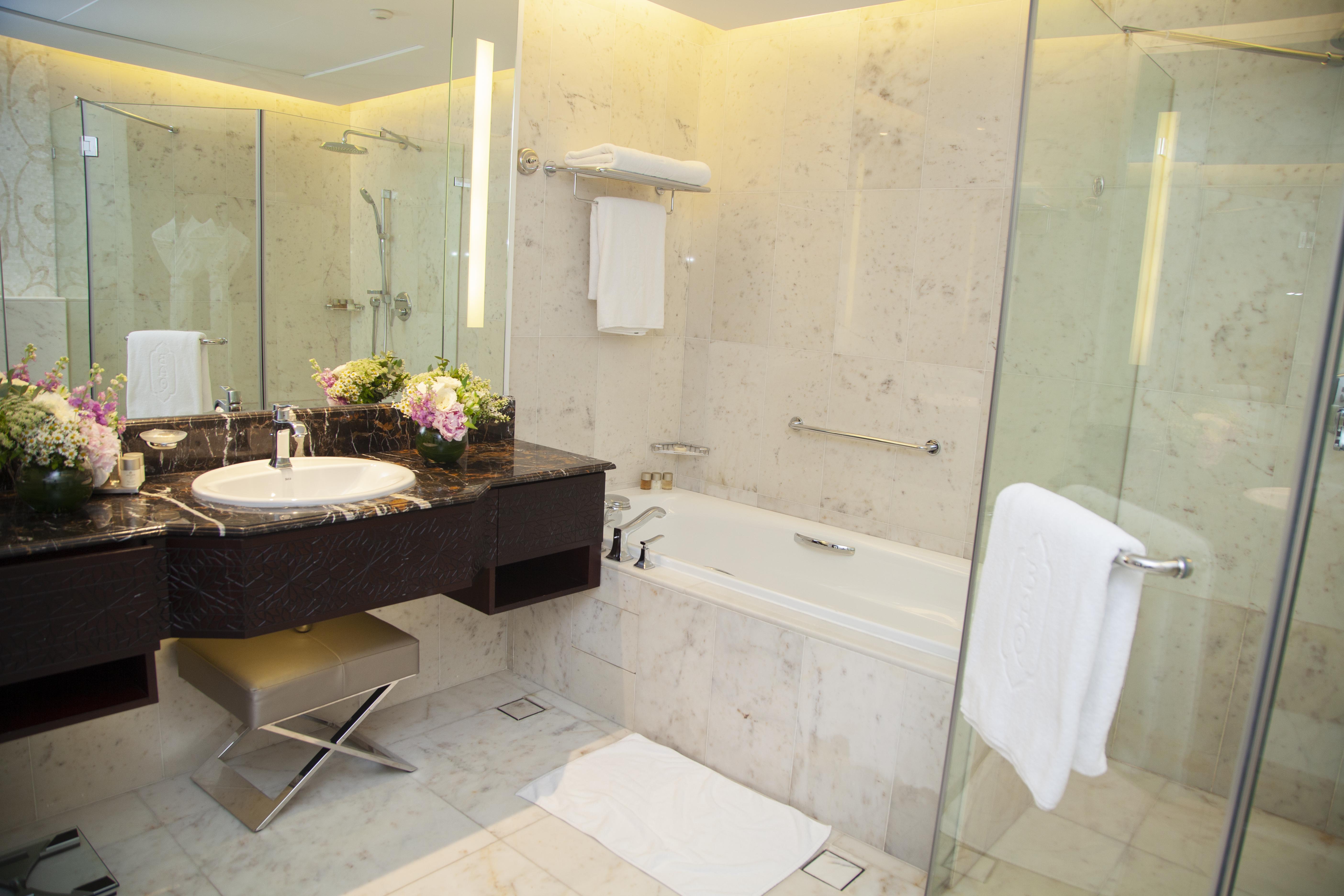 جناح جونيور، Bab Al Qasr Residence 2/2