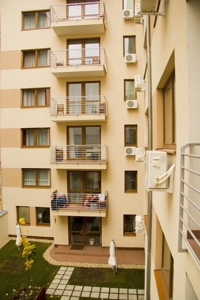 Corvin Plaza Apartments And Suites 3/54