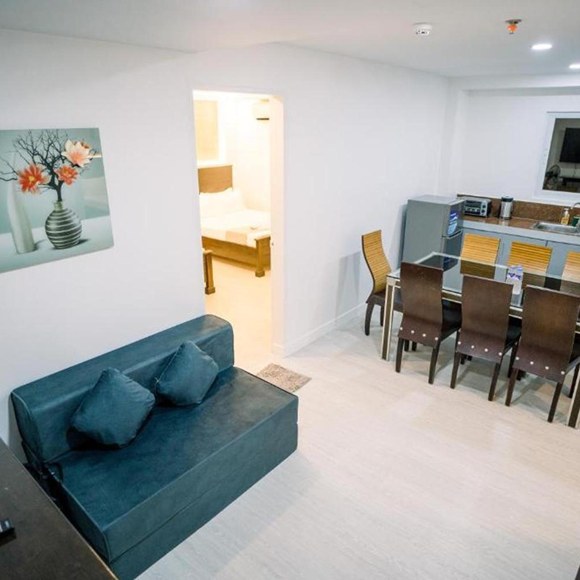 Spotlight Hotel near Hundred Islands Wharf 31/44