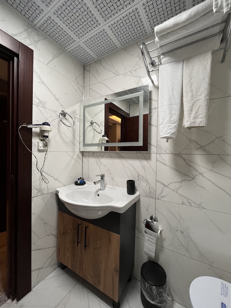 Latifoglu Hotel 48/50