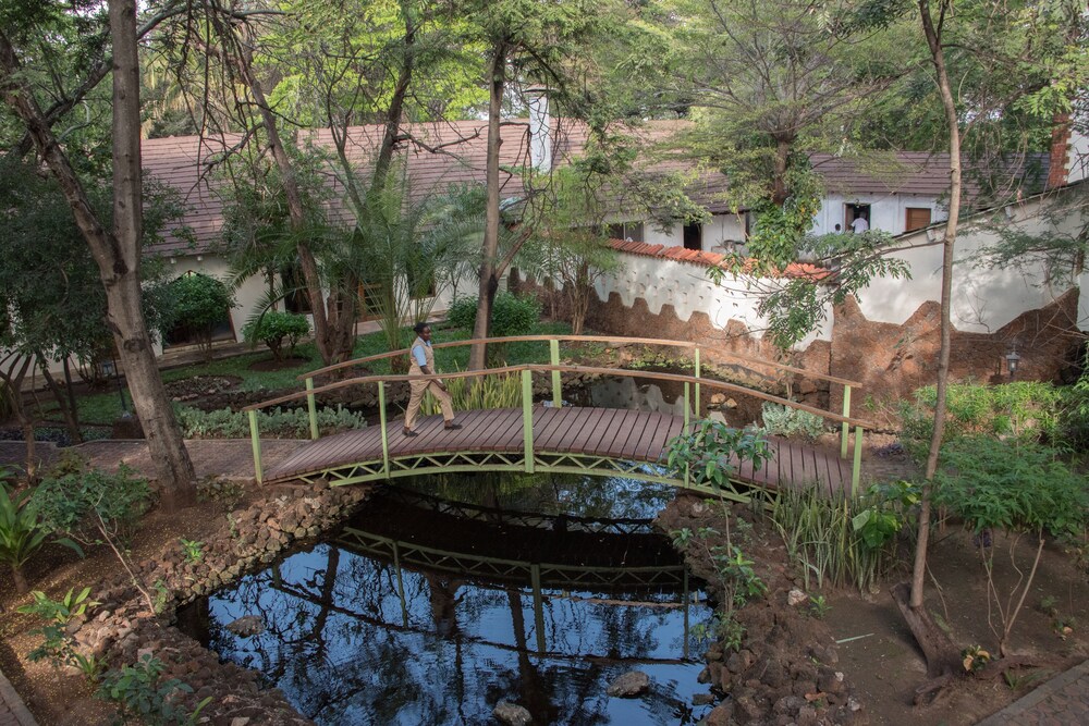 Hunters Lodge 12/46