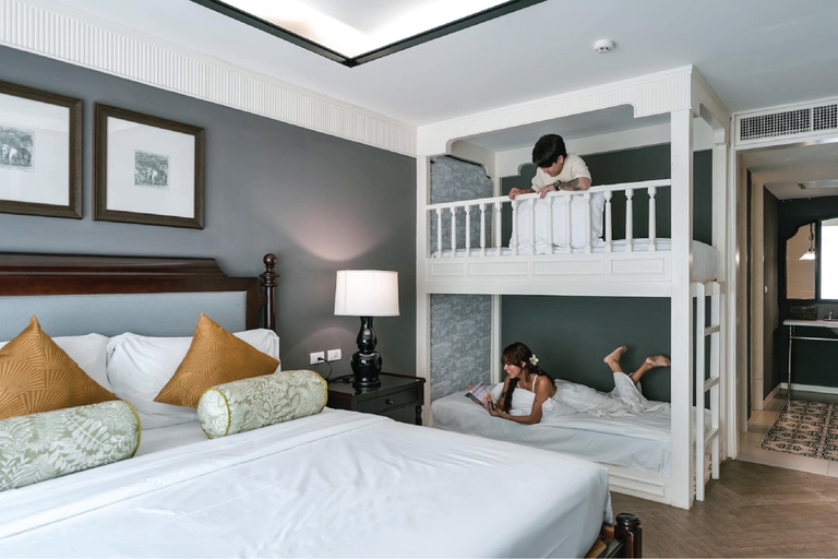 Family Suite, Smoking