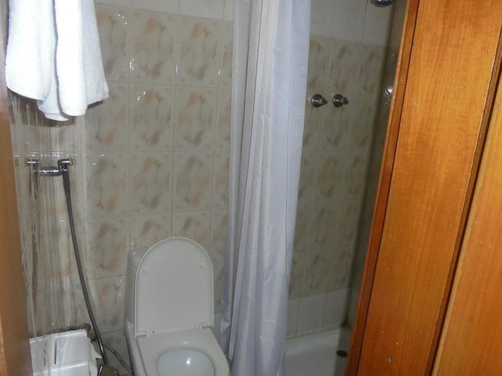 ROOM, SINGLE
