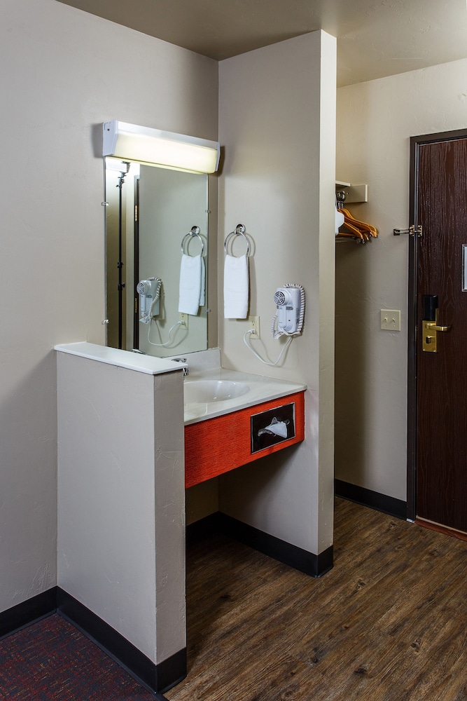 Hotel J Green Bay Formerly Airport Settle Inn 28/72