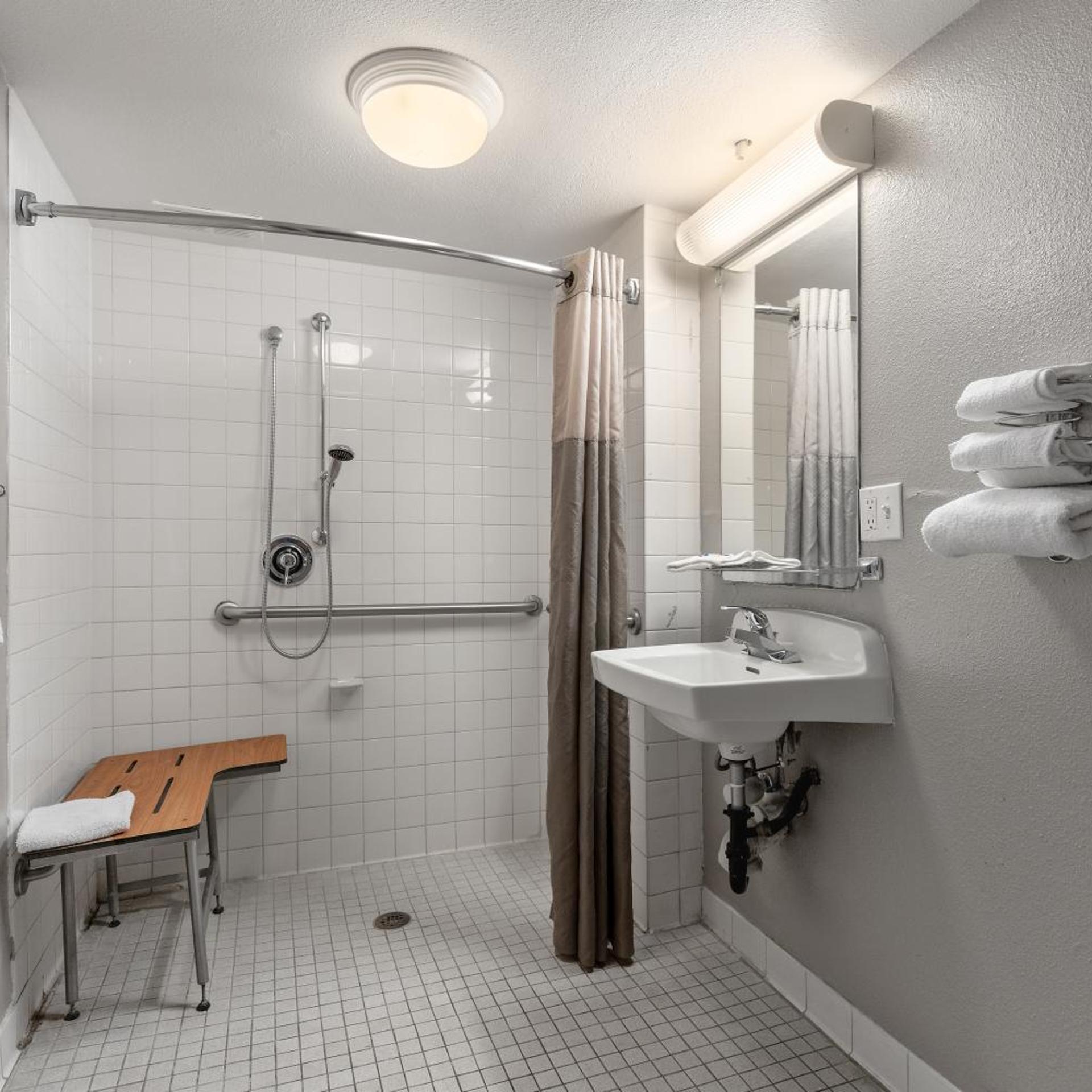1 Queen Bed ADA/RI Shower/Mini Fridge, Motel6 Oceanside, CA 10/10