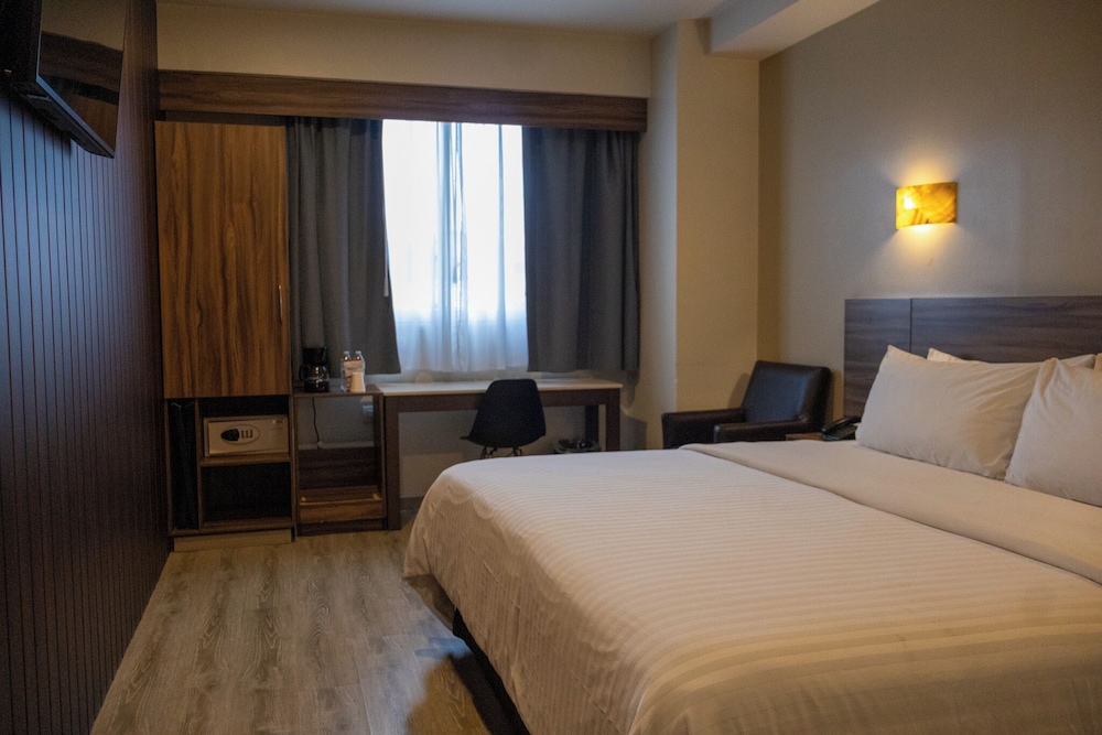 Hotel Crown Victoria 7/50