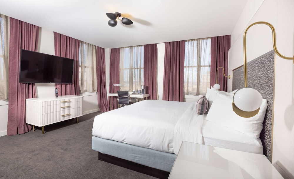 The Kelly Birmingham, Tapestry Collection By Hilton 37/56