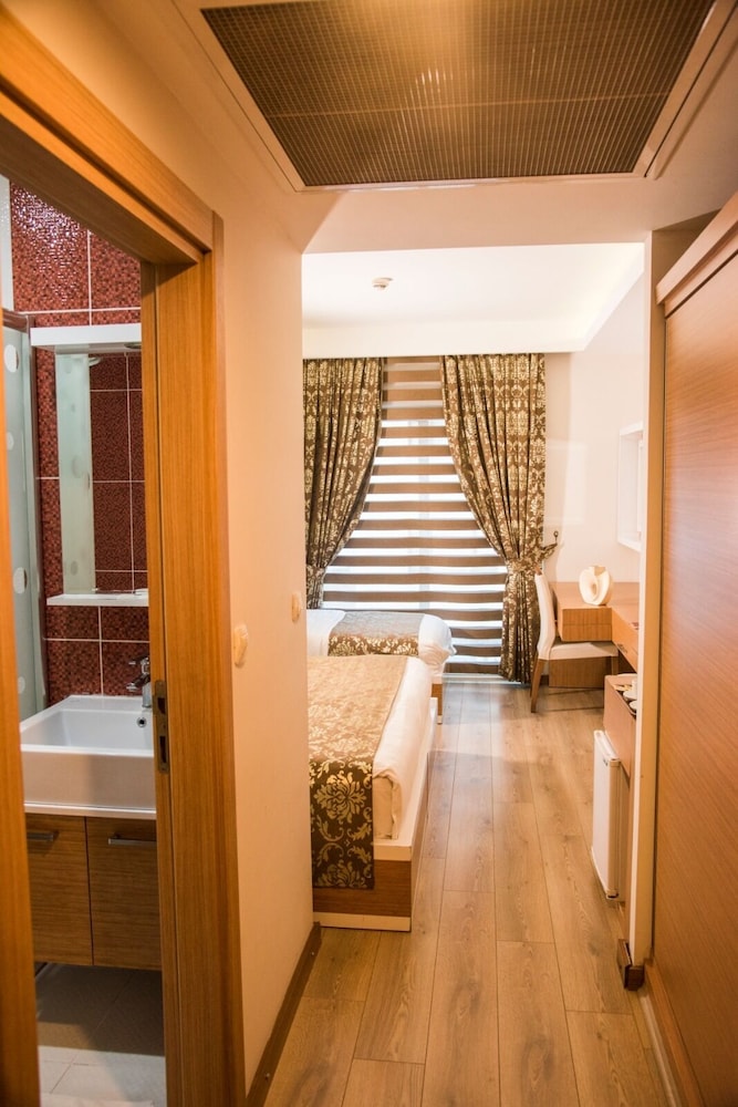 Cebeciler Hotel 25/42