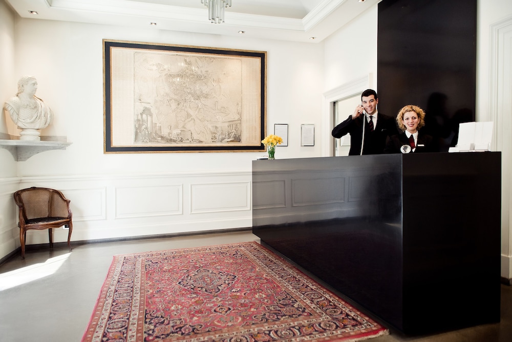 Isa Hotel 2/58