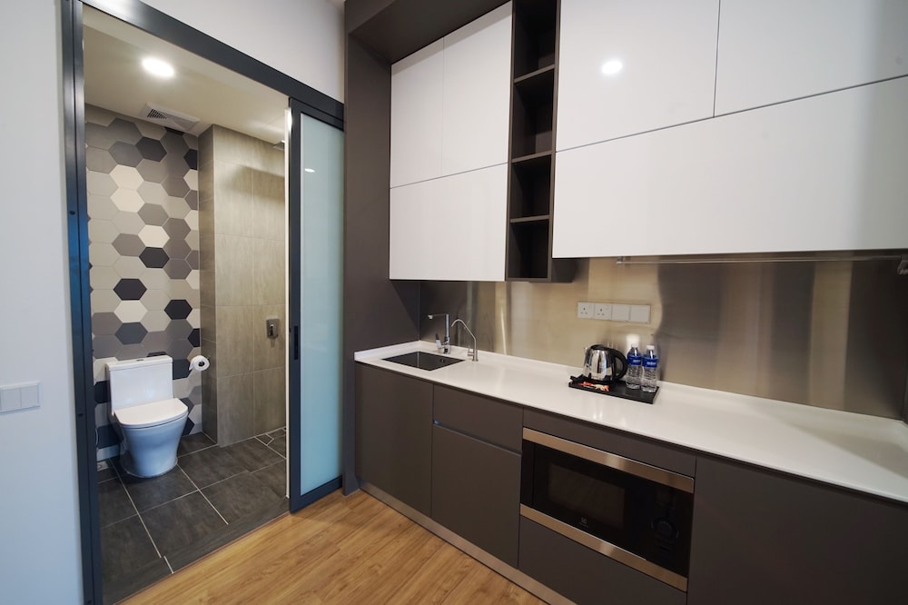 Ceylonz Suites by MyKey Global 54/56