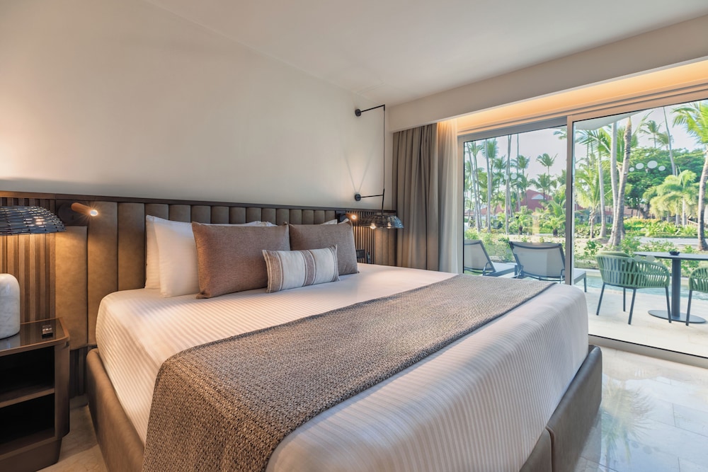 Select, Family Suite, Family, Single, King Bed, Sofa, Private Pool