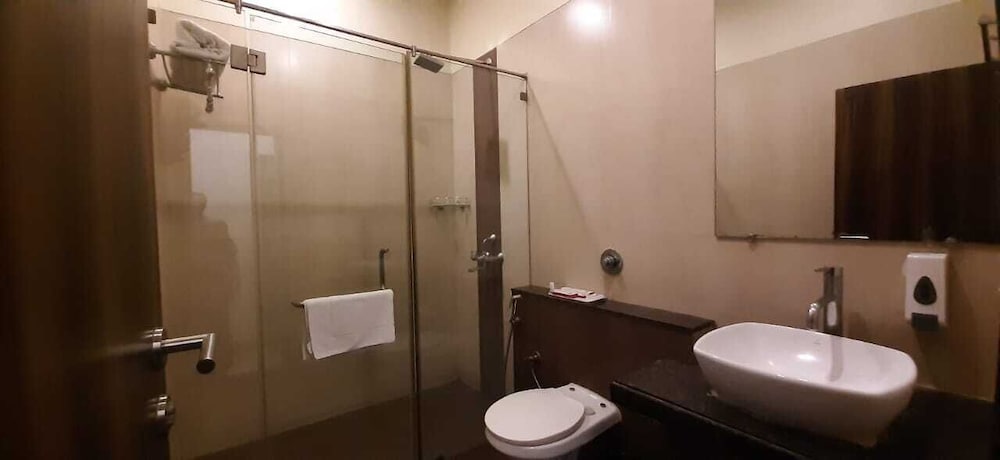 Vijaya Tej Clarks Inn 29/31