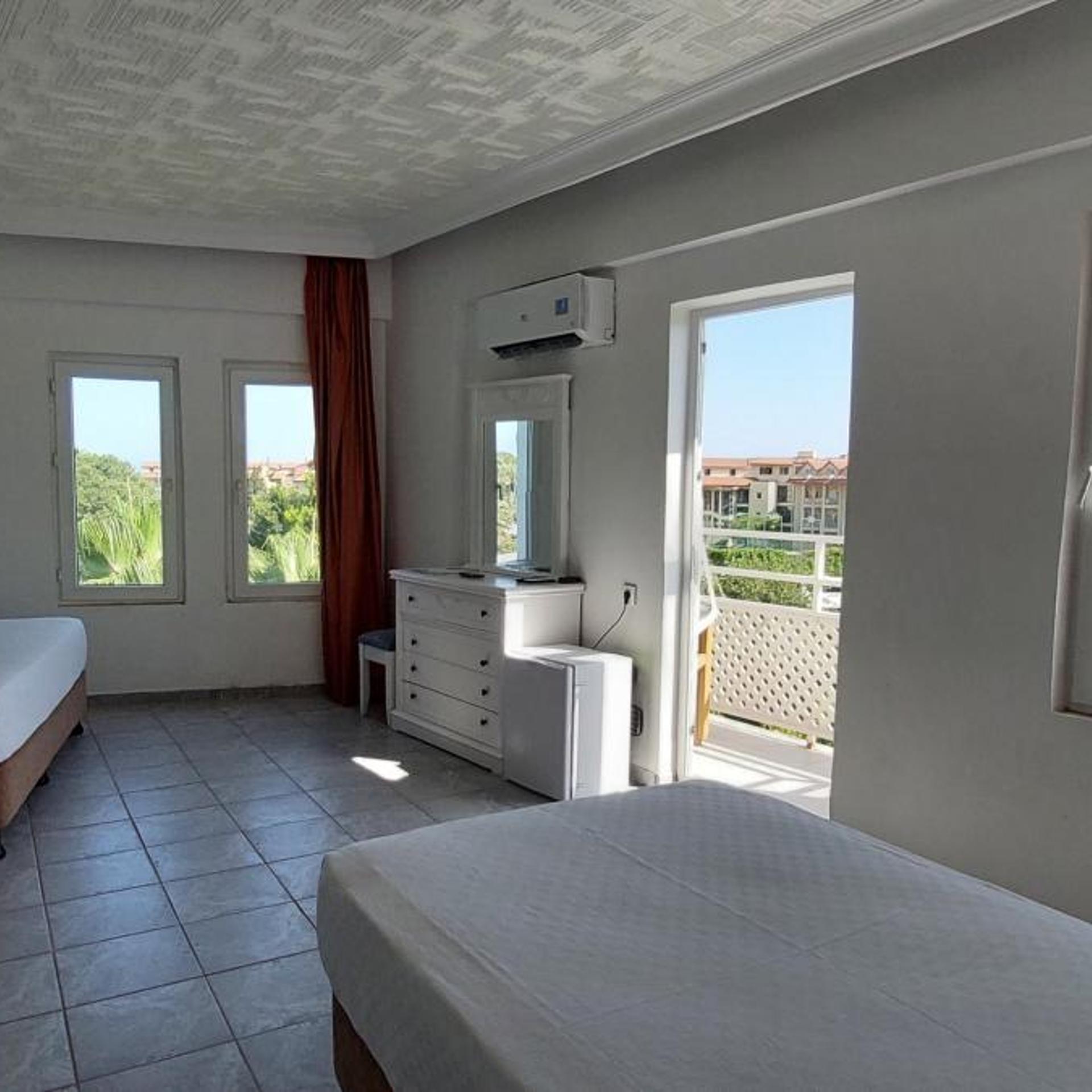 Room, Quadruple 7/9