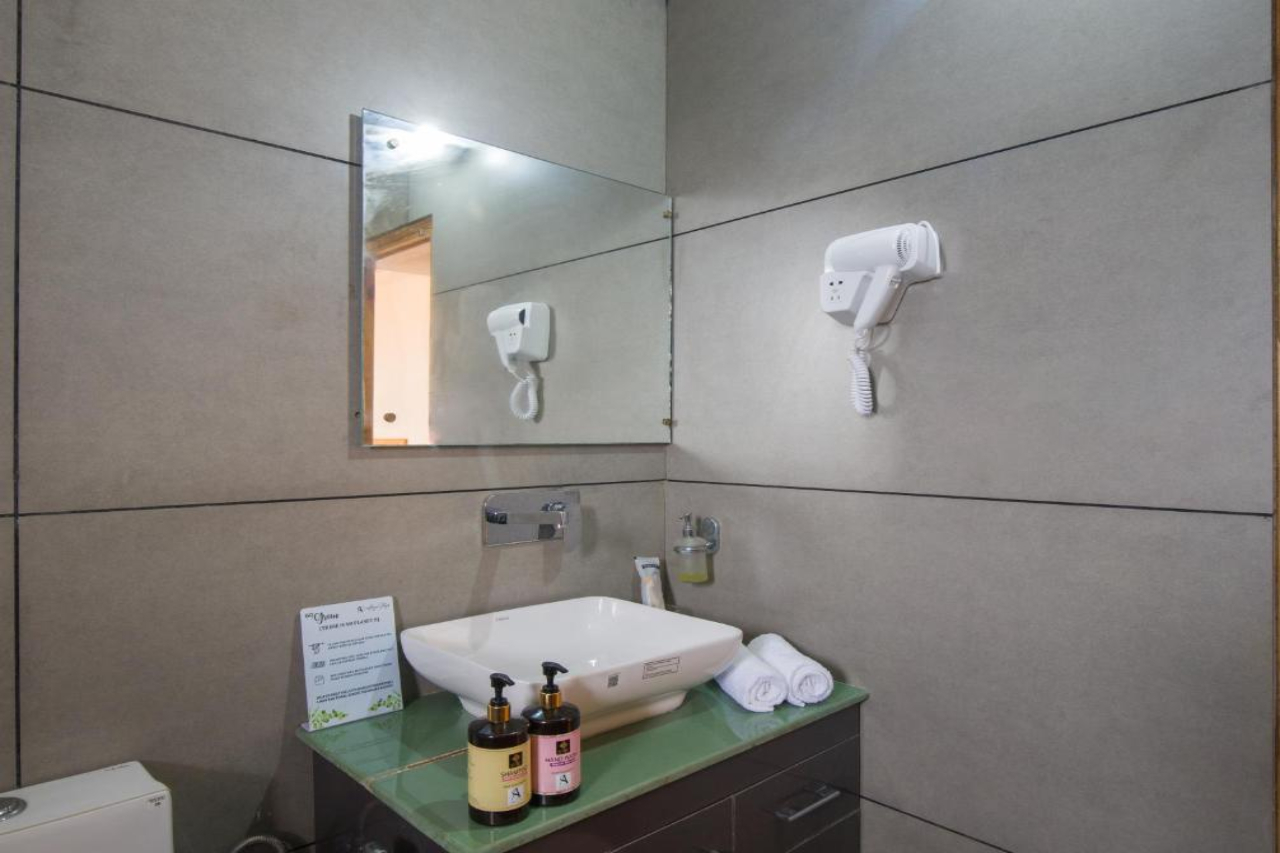 Alaya Stays 5 BHK with Hill View Querencia 17/18