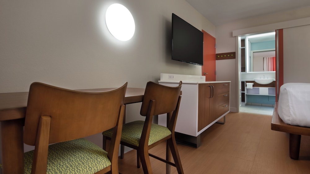 Disneys Pop Century Resort 31/50