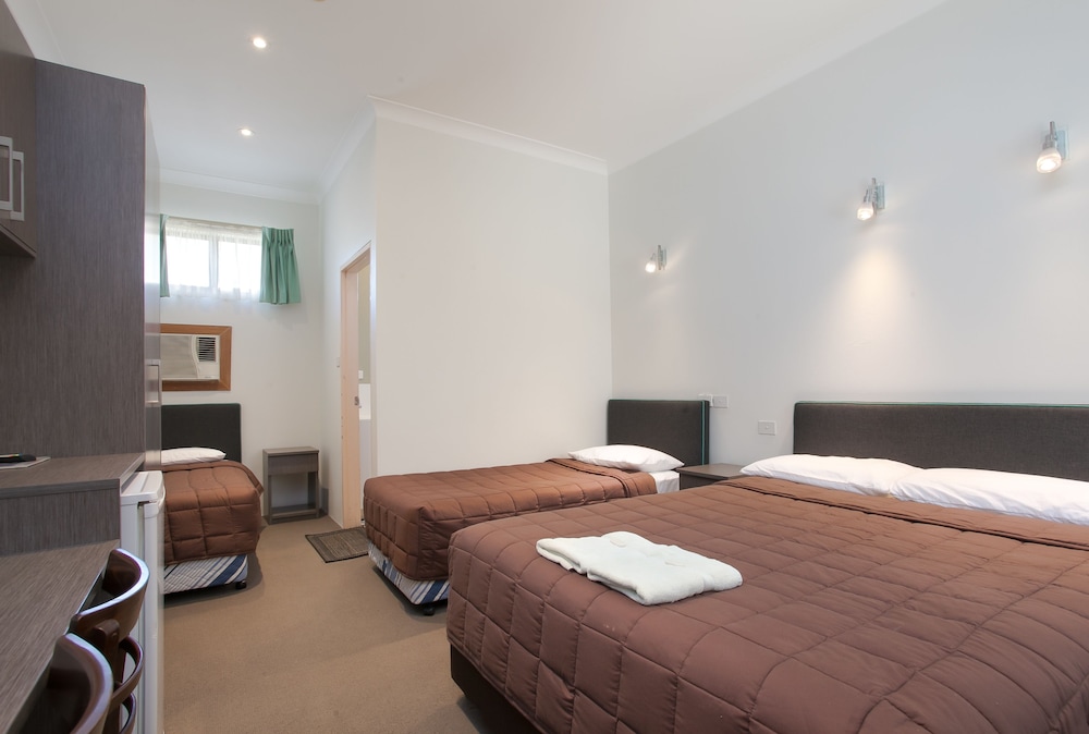 Sapphire Palms Motel 18/69