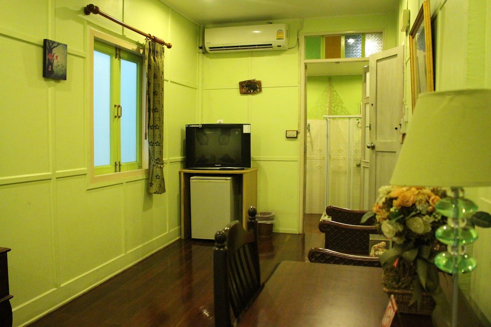 Samsen Sam Place Hotel 49/66