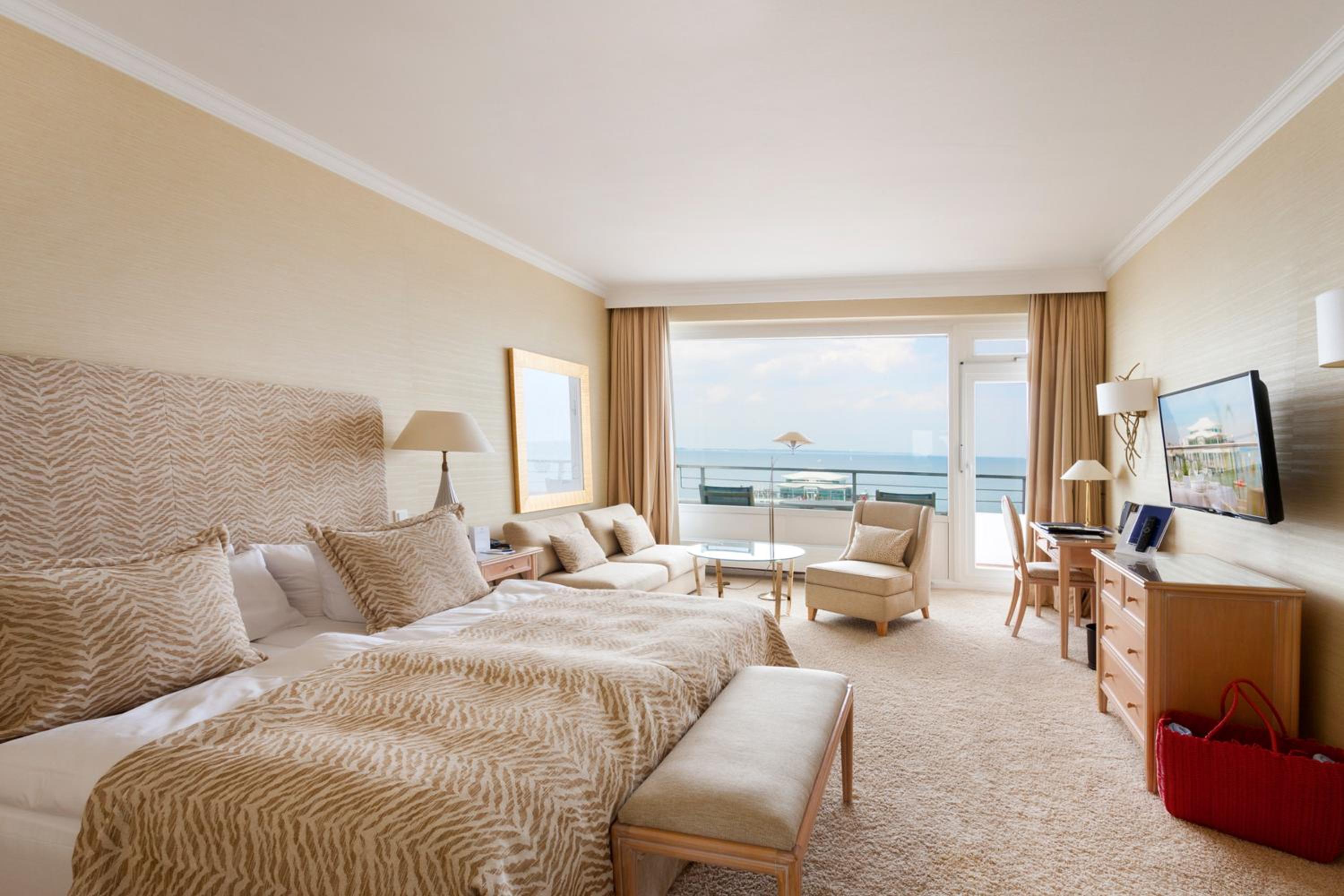 Suite, Sea and Land View