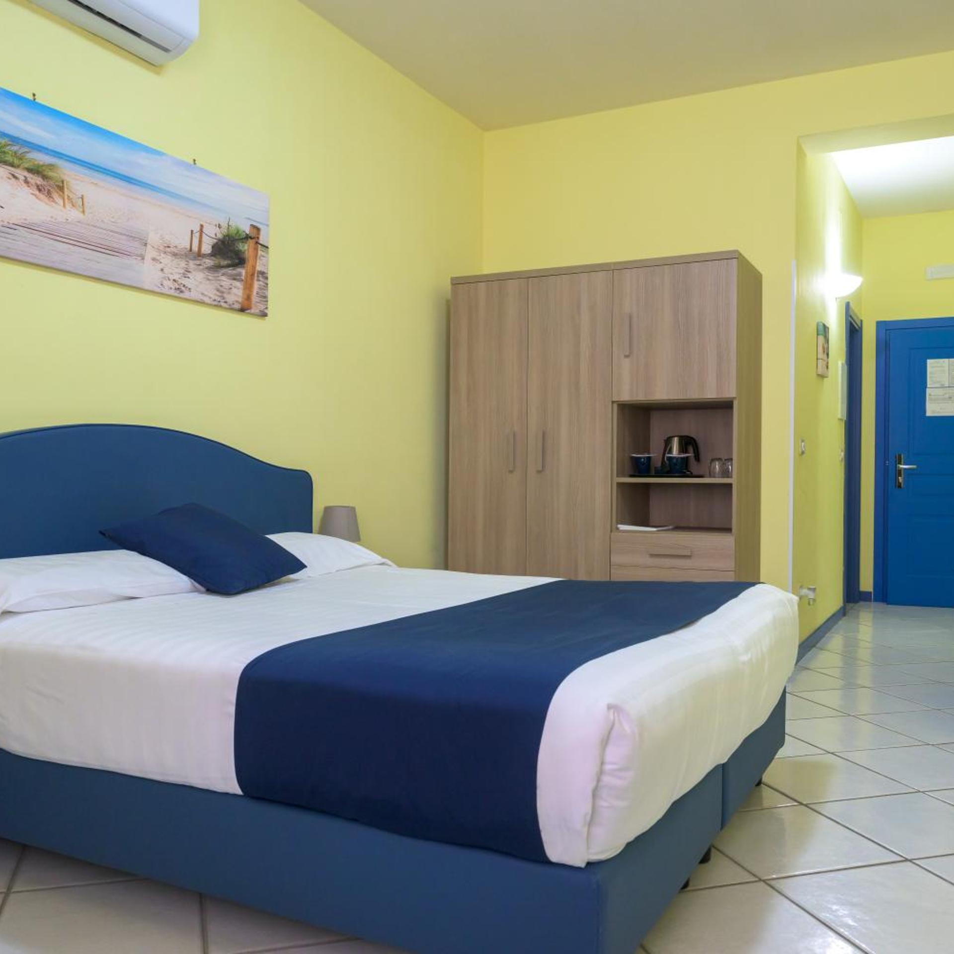 ROOM, TRIPLE