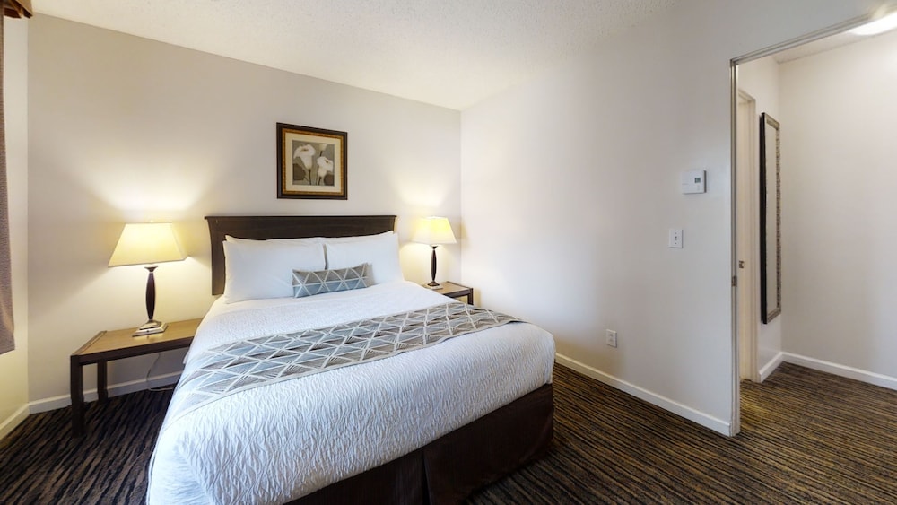 Recreation Inn & Suites 24/63