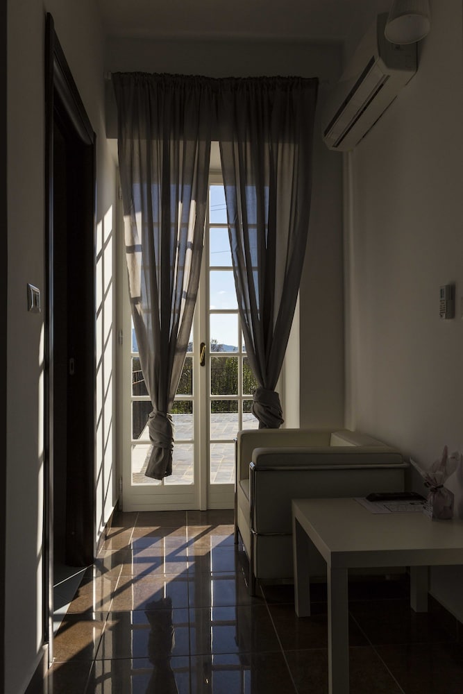 Ascot Hotel 36/54