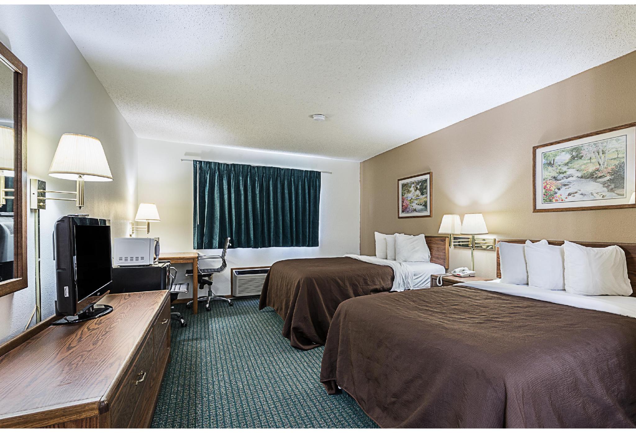 2 Full Beds - Non-Smoking, Micfridge