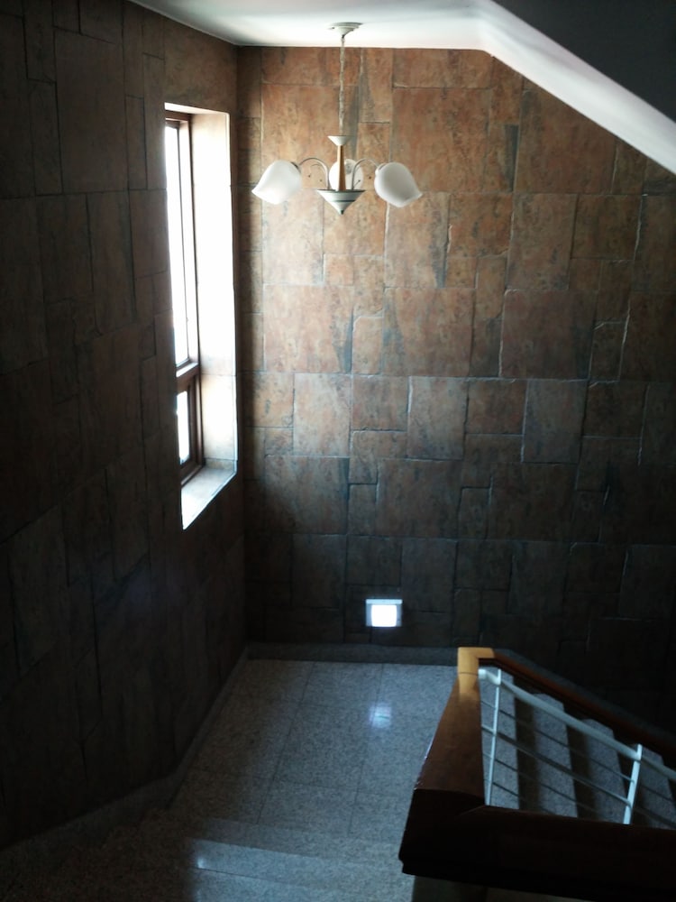 Lighthouse Hotel 40/40
