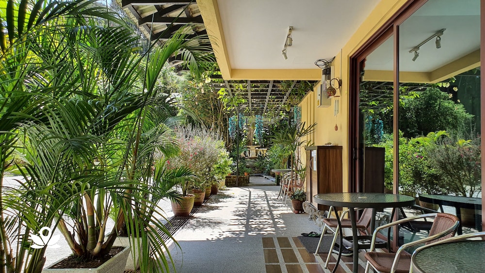 Highlanders Garden Guesthouse 58/62