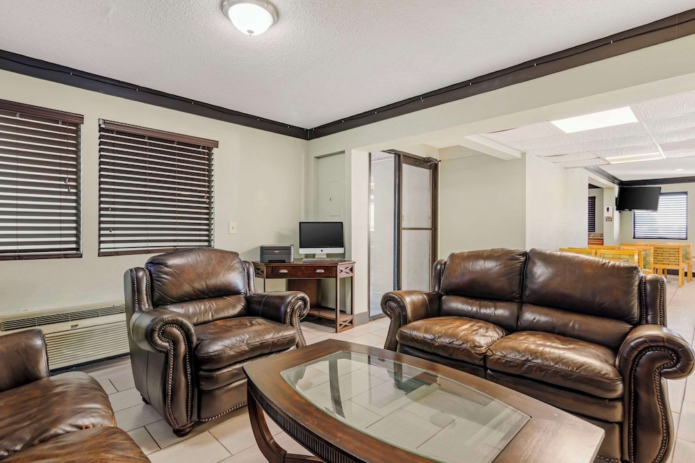Quality Inn And Suites Southlake 34/49