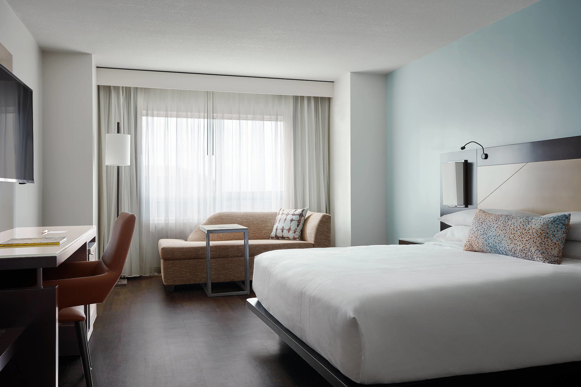 ROOM, KING BED, SOFA