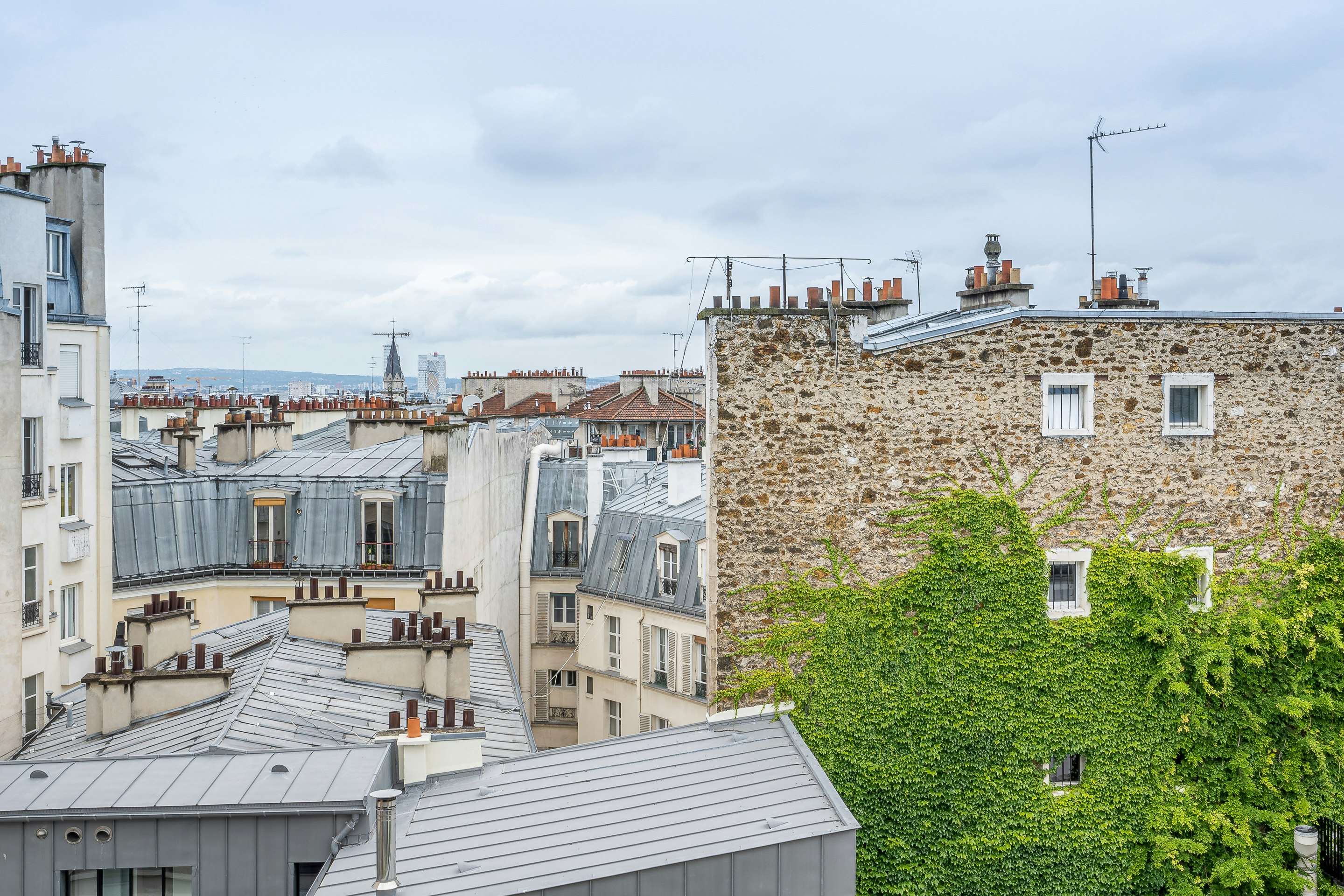 YUNA MONTMARTRE 61/64