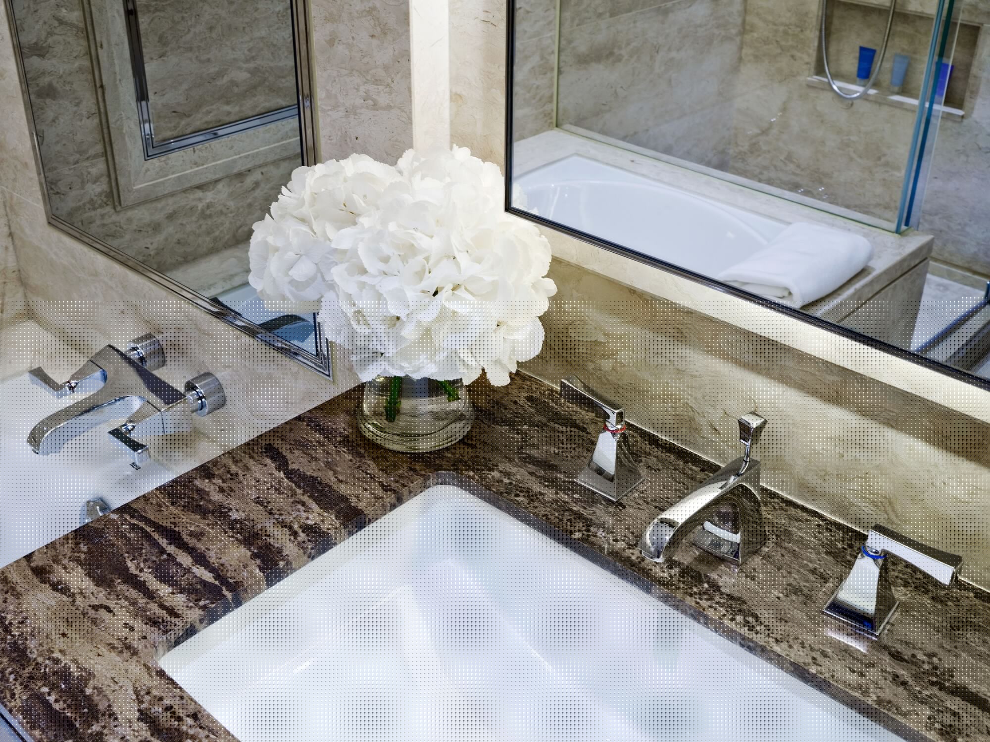 2 BEDROOMS, SUITE