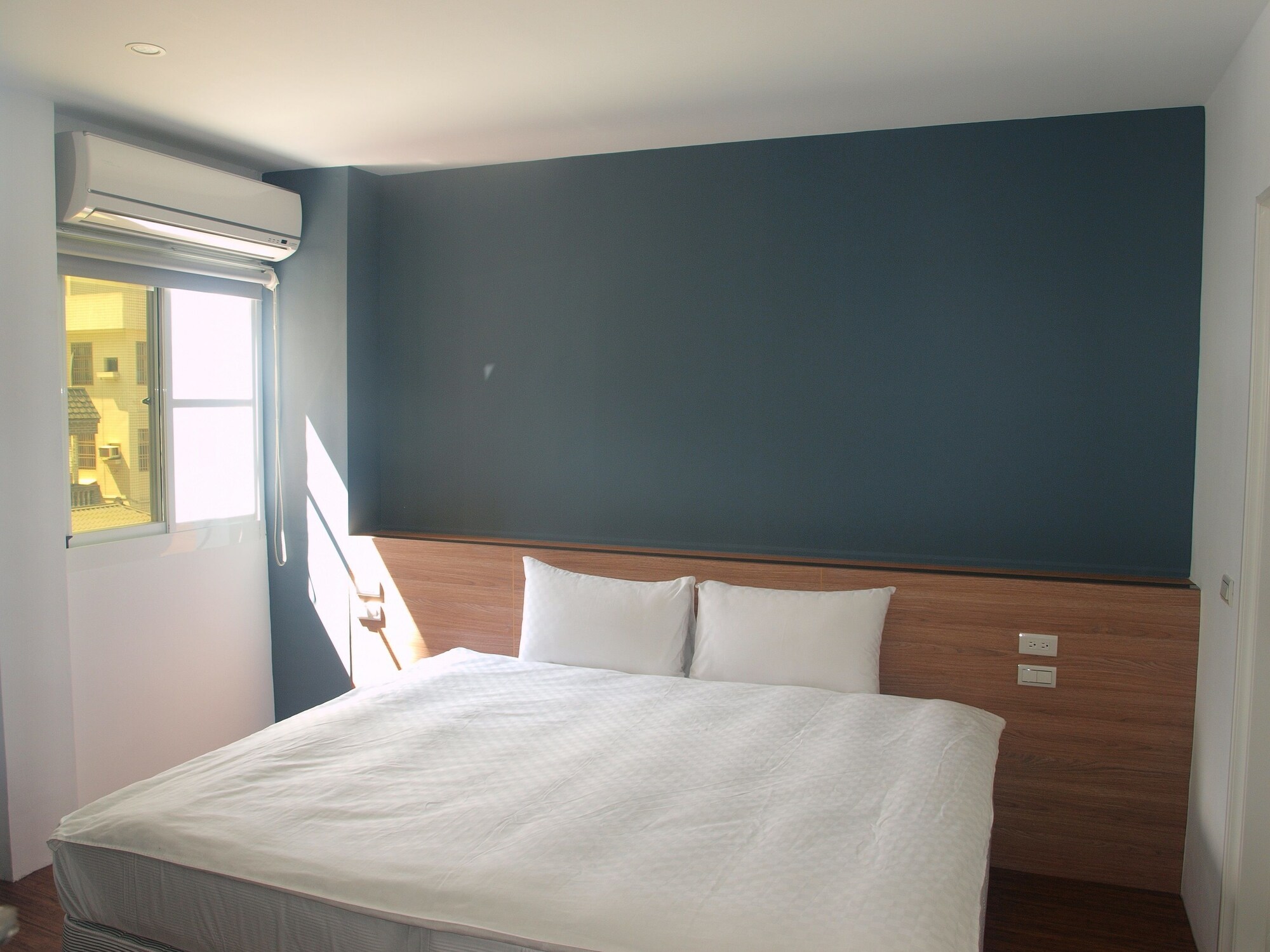 ROOM, DOUBLE BED