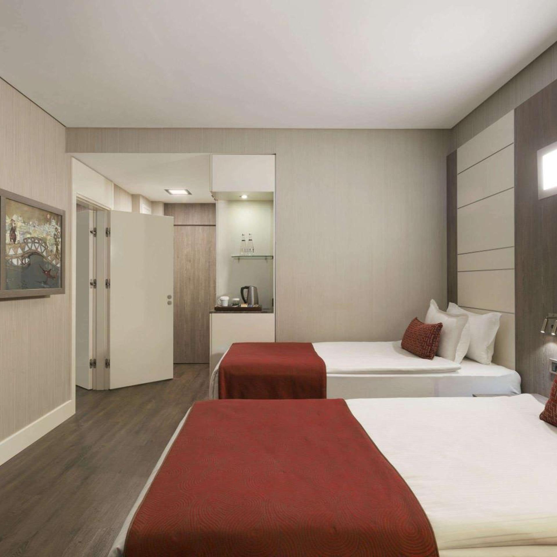غرفة بسريرين منفصلين للمدخنين، Ramada Encore By Wyndham Bayrampasa 2/10