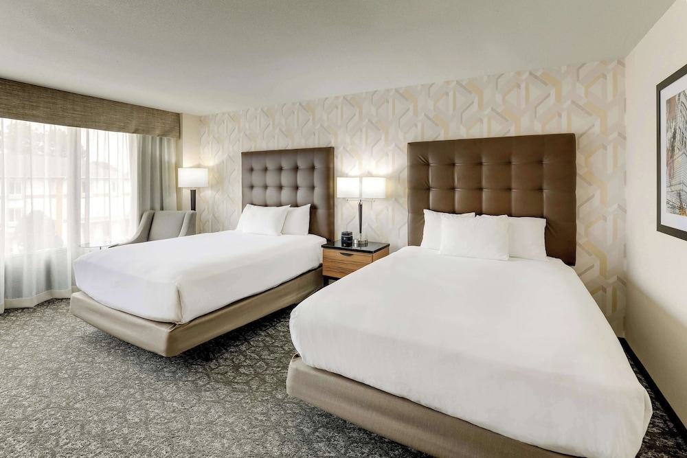 DELUXE, 2 QUEEN BEDS, BATHTUB, ACCESSIBLE