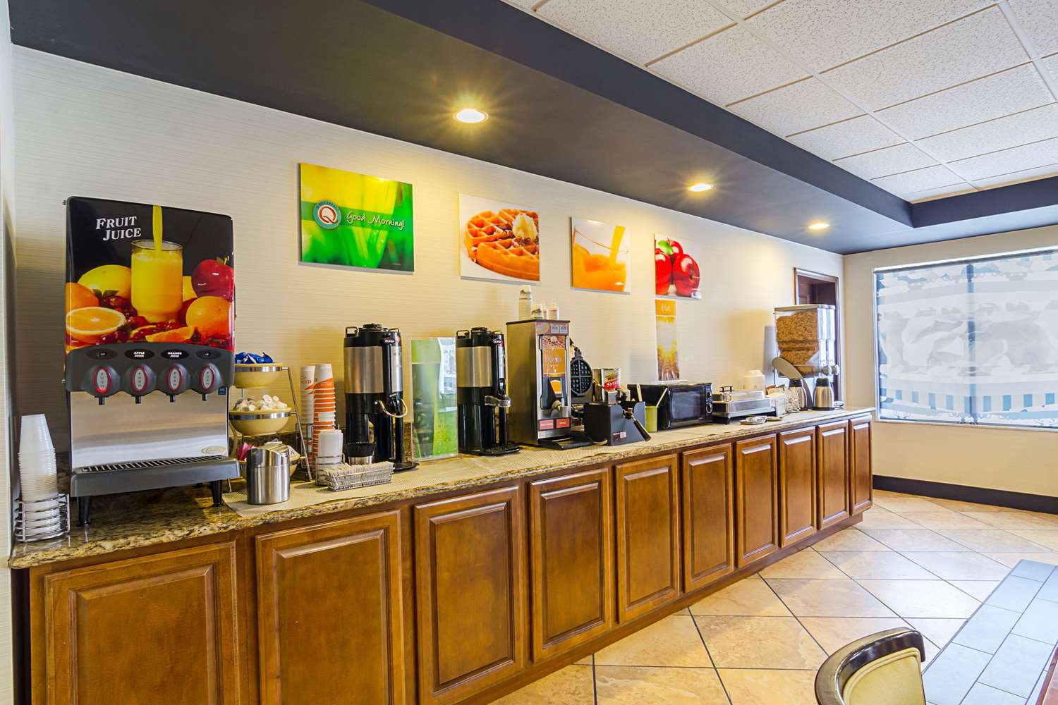Holiday Inn & Suites Richmond - West End 5/15