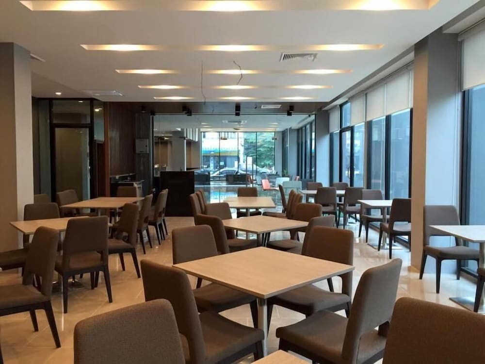 Leosor Hotel 50/58