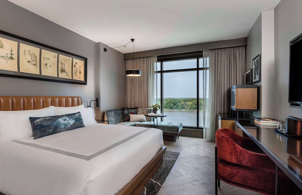Room, King Bed, Partial River View