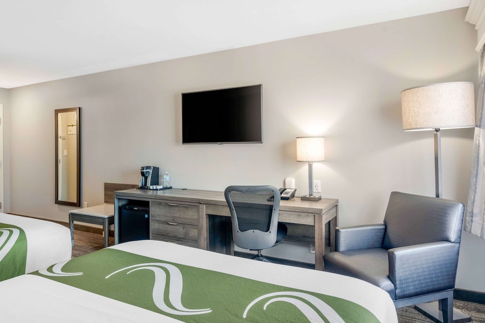 Amsterdam Inn & Suites, an Ascend Collection Hotel 24/28
