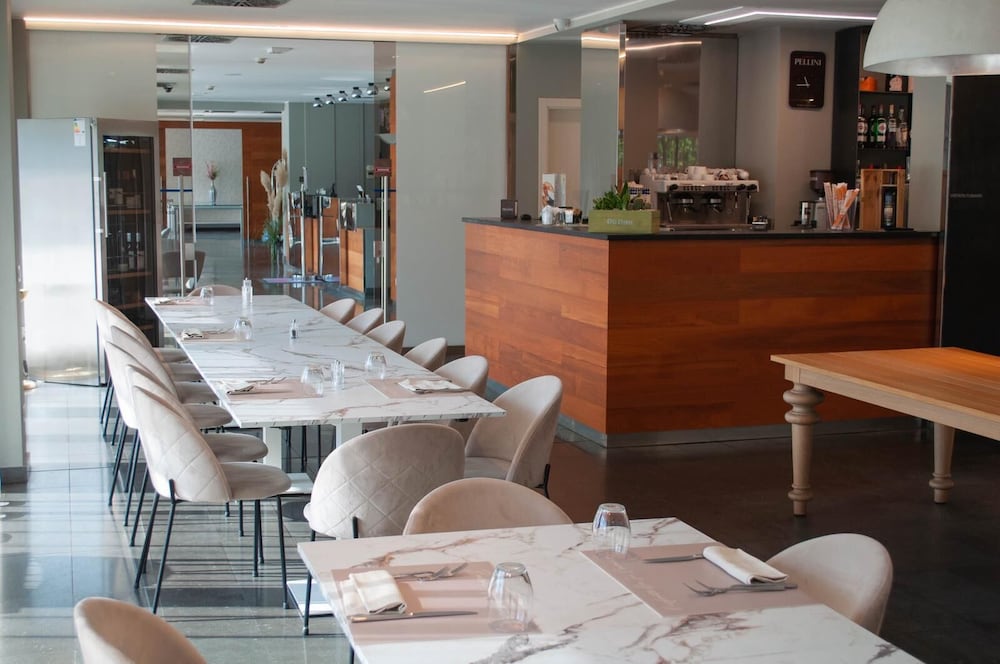 One Hotel & Restaurant 32/50